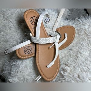 Daisy Fuentes white and tan sandals, size 6.5 new with tags.